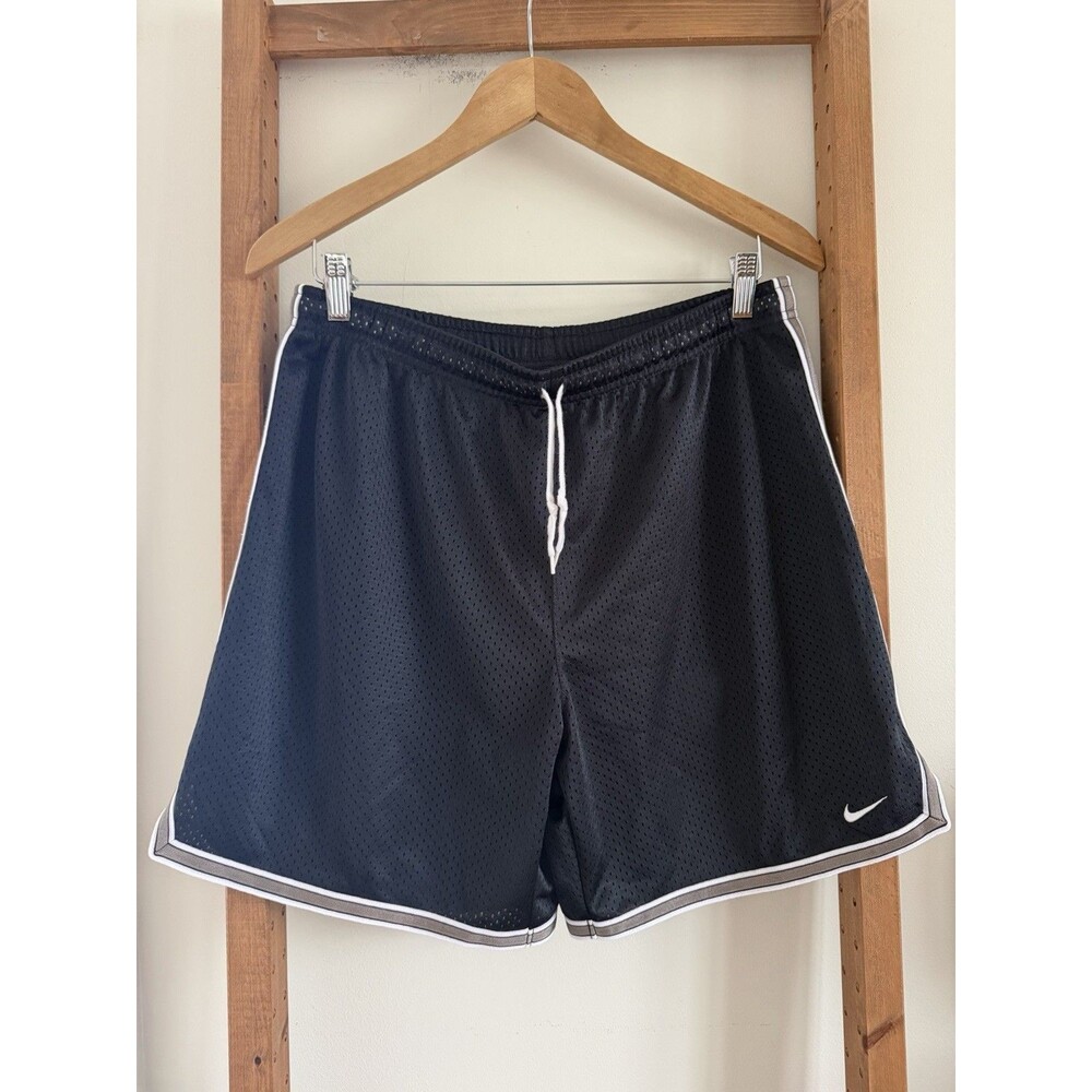 Women’s Y2K Nike Athletic Basketball Sport Shorts Athletic Black White Size M